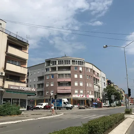 Apartment La *